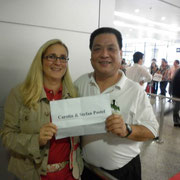 Mr. Zhang hat die beiden am Flughafen abgeholt!