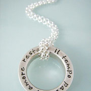 Massiver, schwerer Statement-Ring aus 925er Silber an 90 cm Ankerkette.
