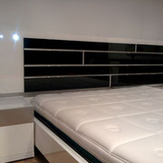 Dormitorio lacado con leds.
