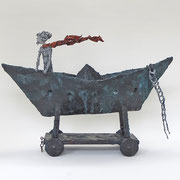 Boot aus Pappmache mit Bronzepatina und filigraner Figur mit wehendem Schal  - 39x59x22 cm (HxBxT) - Titel: Reise mit dem Wind