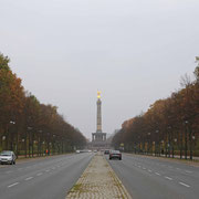 Straße des 17. Juni mit Siegessäule