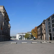 Hinter dem Reichstag verlief einst die Mauer