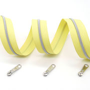 pastellgelb - Schieber und Spirale silber