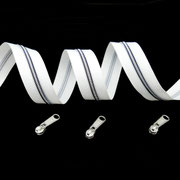 weiß 2, silber (Kontrastfaden schwarz)
