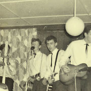 THE FLYING STRINGS vlnr: Kees Marijnissen, Jan Marijnissen, Jan Verheijen en Ad Marijnissen
