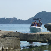 ... nach dem Baden gehts per Boot zurück ...