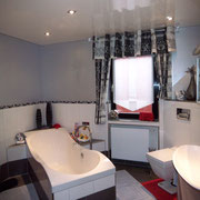 Spanndecke weiß Badezimmer