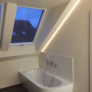 Badezimmer mit LED Lichtvoute