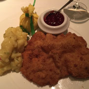 Wienerschnitzel mit lauwarmen Kartoffelsalat