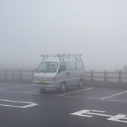 知床五湖は快晴でしたが、標高740ｍの知床峠は霧で何も見えませんでした w