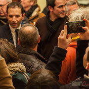 2 Je smartphone, tu smartphone, etc. Bain de foule de Benoît Hamon. Théâtre Fémina, Bordeaux. #benoithamon2017