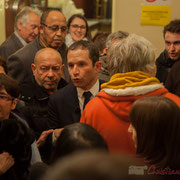 Bain de foule de Benoît Hamon. Là une interpellation. Théâtre Fémina, Bordeaux. #benoithamon2017