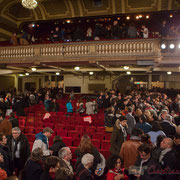 Parterre et balcon furent complets ce soir pour le meeting de Bruno Hamon. Théâtre Fémina, Bordeaux. #benoithamon2017