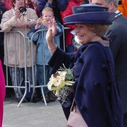 Königin Beatrix trägt den Strauß von Jaap Dekker