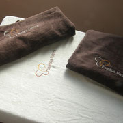 8000/AS: Asciugamani spugna o ciniglia (varie misure) logo personalizzato