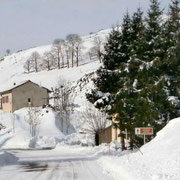 Saint-Cirgues-en-Montagne sous la neige