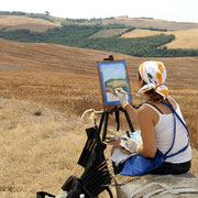 Maria painting on location in the Italian countryside