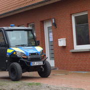 Polizeistation mit tollem Auto