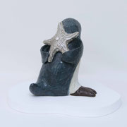 「Good Night, Little Stars」陶に釉薬（銀彩）、木材に着色／W380×D340×H280mm