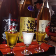 左から髑髏古酒、どぶろく」濁酒、達磨正宗 熟成三年