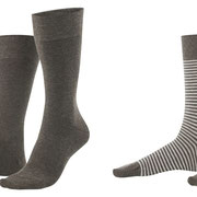 Sokken Arni in 98% bio-katoen met 2% elastaan, per 2 paar verpakt, effen dieptaupe en dieptaupe/bleek gestreept, Living Crafts, beschikbaar in de maten 39-42 en 43-46, prijs: 12,99 €