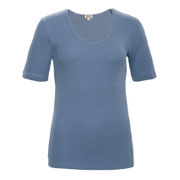 Nachthemd Roos in 100% bio-katoen ribjersey met ajour, lavendelblauw, Living Crafts, beschikbaar in de maten S, M, L en XL, prijs: 24,99 €