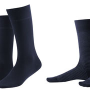 Sokken Arni in 98% bio-katoen met 2% elastaan, per 2 paar verpakt, effen marineblauw en marineblauw/indigo gestreept, Living Crafts, beschikbaar in de maten 39-42 en 43-46, prijs: 12,99 €