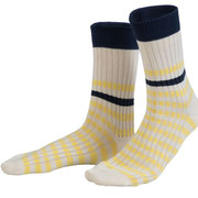 Sokken Maris in 98% bio-katoen met 2% elastaan, marineblauw/geel, Living Crafts, beschikbaar in de maten 35-38, 39-42 en 43-46, prijs: 7,99 €