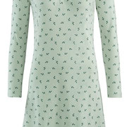 Slaapkleed Diana in 100% bio-katoen fijne rib, mistig groen met dennengroene blaadjes, Living Crafts, beschikbaar in de maten S, M, L en XL, prijs: 39,99 €