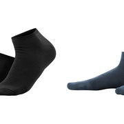 Sneakersokken Enid in 98% bio-katoen met 2% elastaan, per 2 paar verpakt, zwart en marineblauw, Living Crafts, beschikbaar in de maten 35-36, 37-38, 39-40, 41-42, 43-44 en 45-46, prijs: 9,99 €