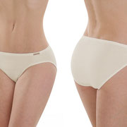 Mini-slip in 100% bio-katoen, naturel, Comazo Earth, beschikbaar in de maten 36; 38; 40; 42; 44 en 46; prijs: 9,95 €