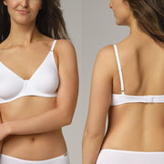 BH met beugel, in 92% bio-katoen met 8% elastaan, wit, Comazo Earth, beschikbaar in de maten 75A, 80A en 85C, prijs: 39,95 €