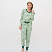 Nachthemd Haily en pyjamabroek Aveline, mistig groen met dennengroene blaadjes, Living Crafts