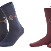 Sokken Falk in 96% bio-katoen met 2% polyamide en 2% elastaan, per 2 paar verpakt, marineblauw en roestrood, Living Crafts, beschikbaar in de maten 39-42 en 43-46, prijs: 12,99 €