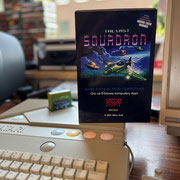 Das Bild zu Männerquatsch Podcast Folge 156 zeigt das Homebrew-Spiel The Last Squadron für den Atari XE auf dem ejagfest 2023.