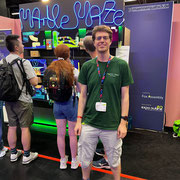 Das Bild zu Männerquatsch Podcast Folge 153 zeigt den Stand von Marble Maze in der Retro Area auf der Gamescom 2023.