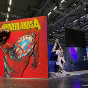 Das Bild zu Männerquatsch Podcast Folge 196 zeigt den Stand von 2K auf der Gamescom 2025.