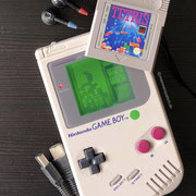 Nintendo Game Boy mit Tetris un den original Kopfhörern, wir sprechen drüber in [Sonderfolge] Videospiele-Erinnerungen Teil 3 (Game Boy, Master System)