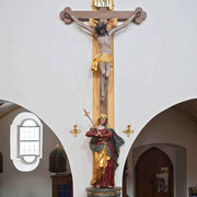 Kruzifix an der südlichen Langhauswand
