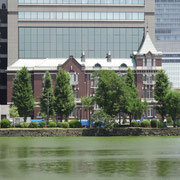 和田倉濠と東京銀行協会ビル