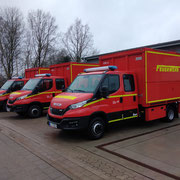 Im Vordergund: der Gerätewagen-Atemschutz der Feuerwehr Wellsee