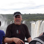 Hans vor den Iguazu-Fällen