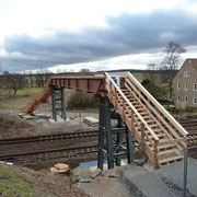 Ist die Fußgängerbrücke schon fertig?