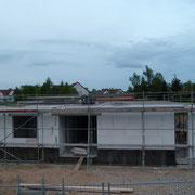 Der neue Anbau hat ein Dach
