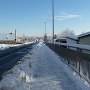 Der Fuß-und Radweg ist von Arnsdorf nach Fischbach freigegeben und die Stolpener Str. ist bis Einmündung Hufelandstraße zweispurig freigegeben.