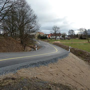 Behelfsstraße zur Fußgängerbrücke