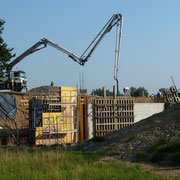 ...an der Röderbrücke mit Beton gegossen.