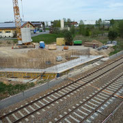 Auf der Arnsdorfer Seite ist das Fundament gegossen.