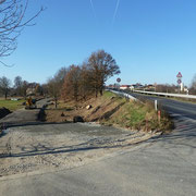 Bau der Behelfstraße für Anwohnwer, Fußgänger und Baufahrzeuge