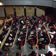 11月の新潟は既に寒く場内にはストーブがたかれていた。回を追うごとに増えたお客様